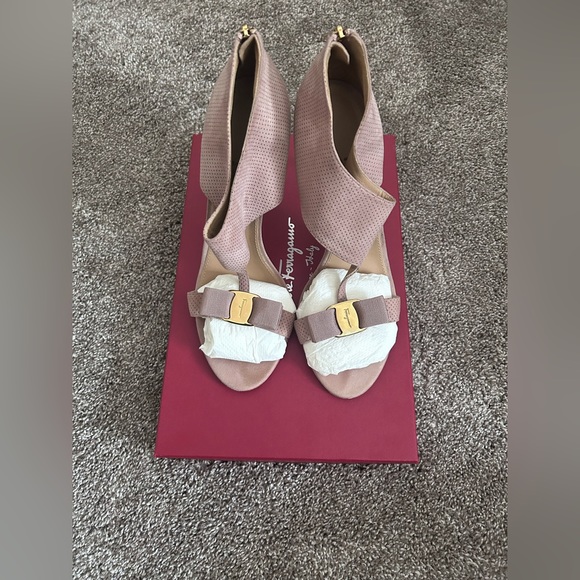 Ferragamo Nude Pink Sandals - Picture 5 of 10